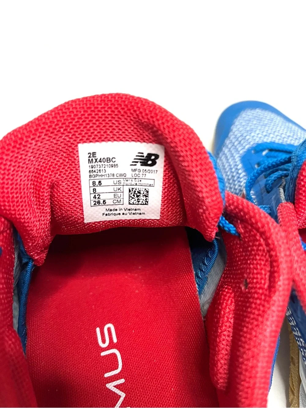 Men’s New Balance Minimus 40 Cross -Training Sneakers in Blue, Red, White- Sz 8.